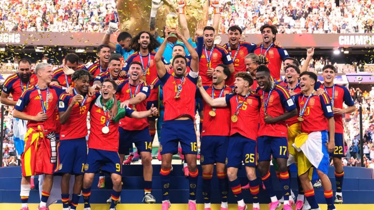 Sport / Mondial 2026 - La  Roja  sur le toit du monde 