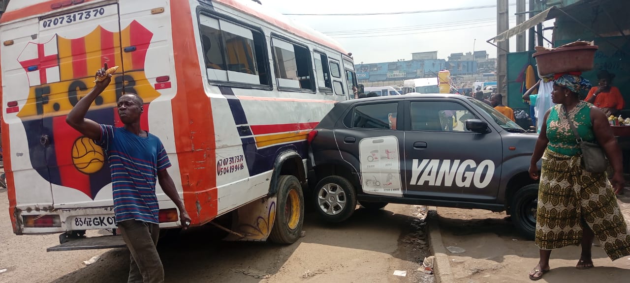 COTE D'IVOIRE / Incivisme sur nos routes : Un accrochage inexplicable à  Abobo carrefour gendarmerie 
